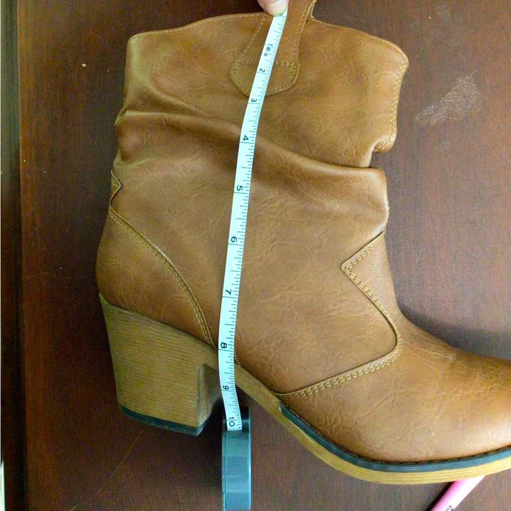 Charles Albert short tan western style boot with heel size 9 - Picture 11 of 12